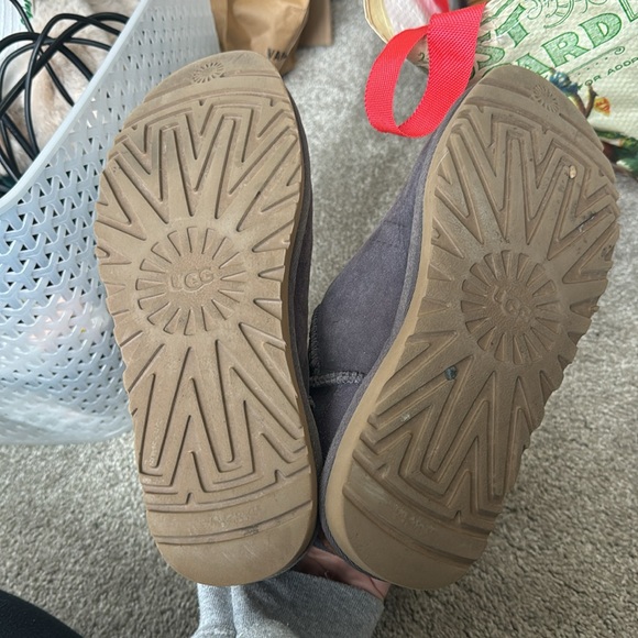 Size 8 grey/purple Classic Uggs - Picture 2 of 5